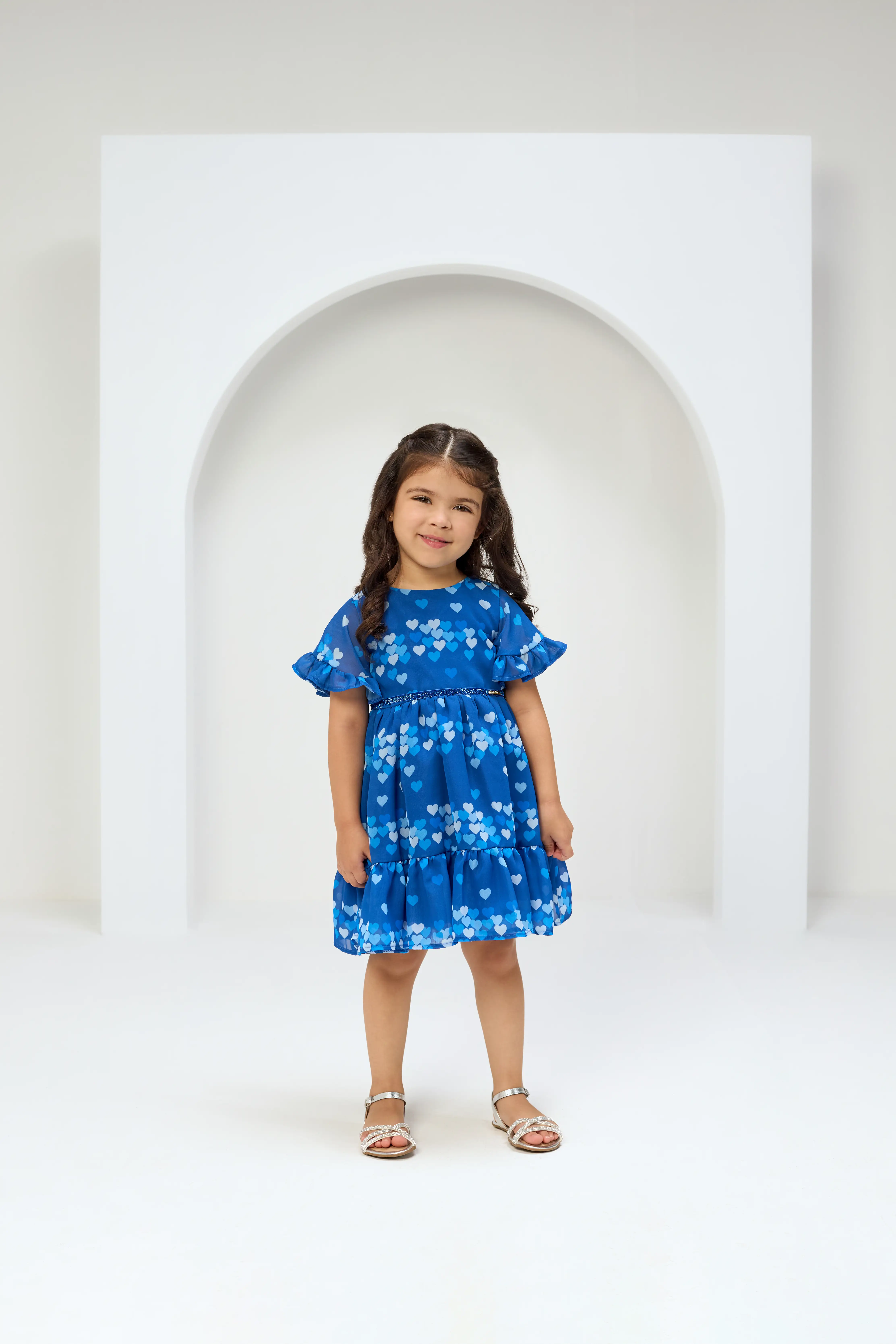 VESTIDO EM TECIDO CHIFON LEVE FORRADO COM ESTAMPA CORACOES 